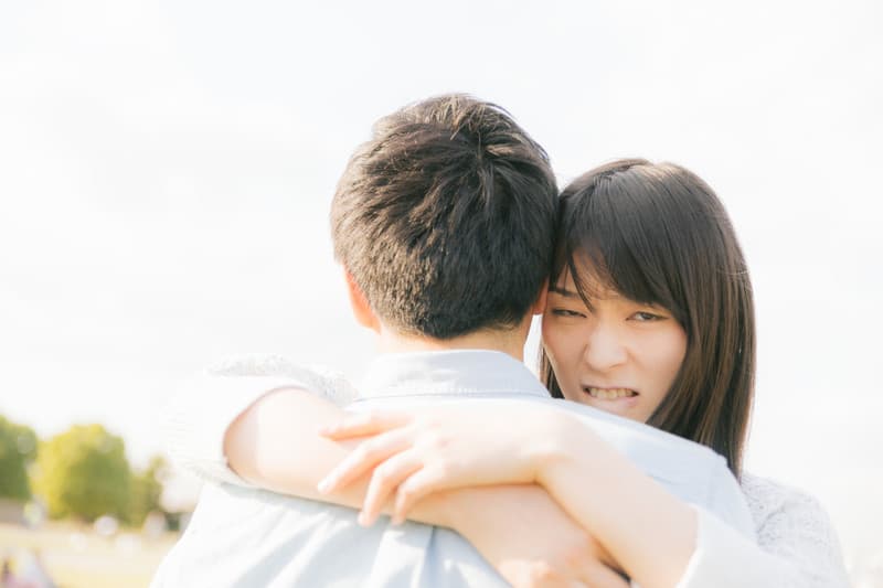 二股男との結婚は後悔しやすい エピソードを５つご紹介