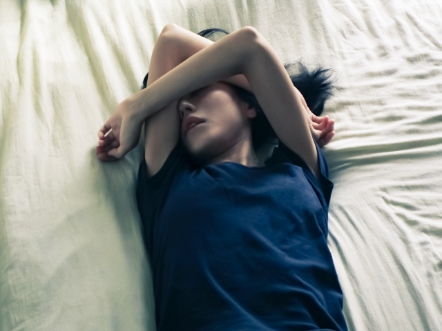 縁切りできず辛い想いをしてきた女性のイメージ