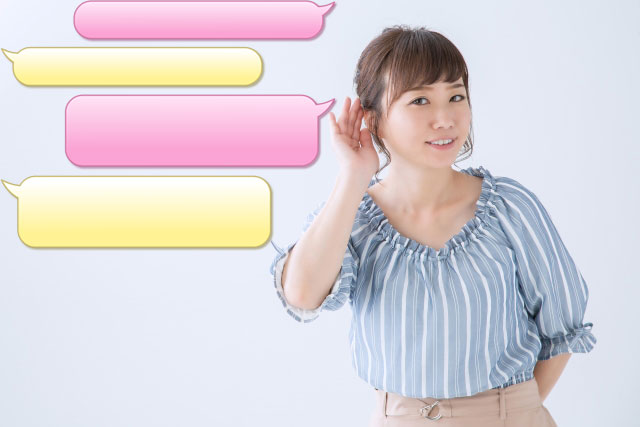 利用者の声に耳を傾ける女性のイメージ