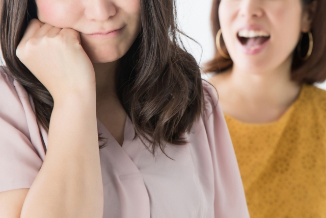 フラれたことに納得いかない女性のイメージ